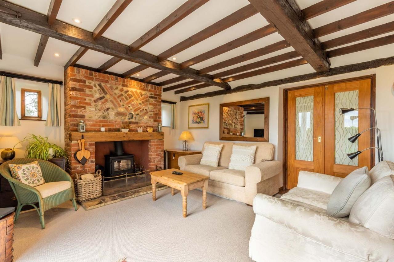 Host & Stay - Woodfalls Barn Burgh and Tuttington Dış mekan fotoğraf