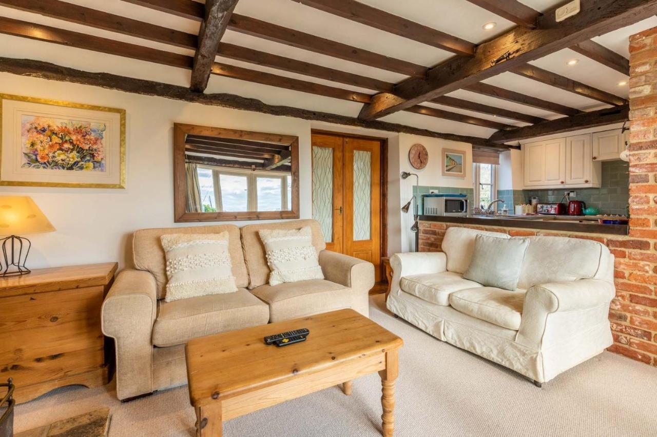 Host & Stay - Woodfalls Barn Burgh and Tuttington Dış mekan fotoğraf