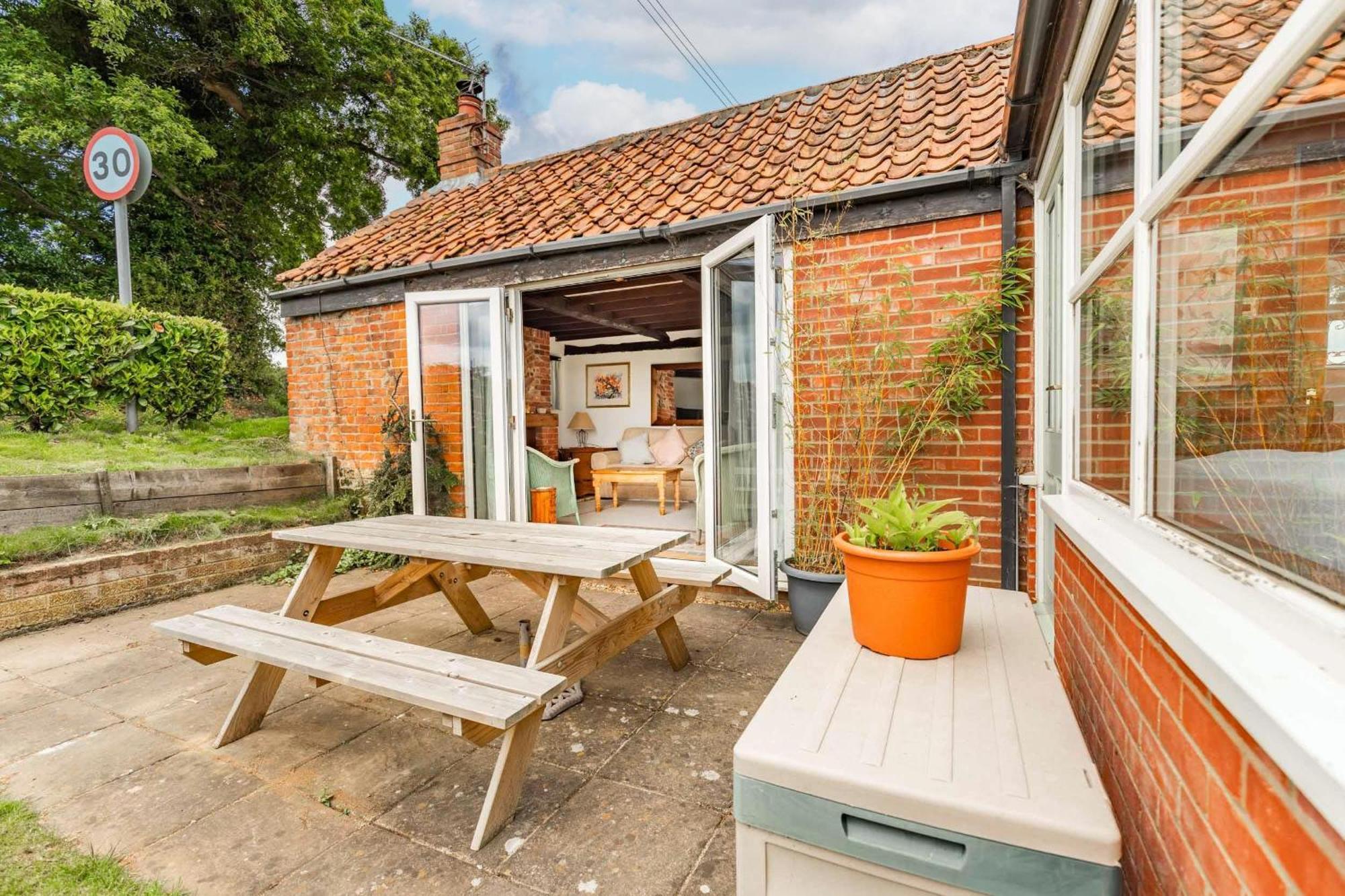 Host & Stay - Woodfalls Barn Burgh and Tuttington Dış mekan fotoğraf